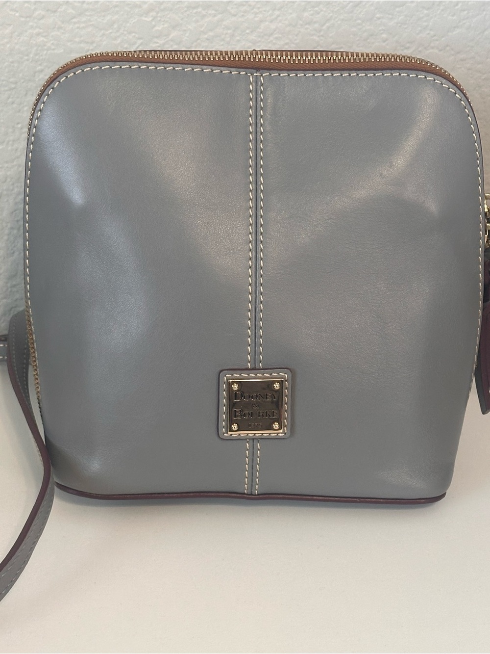 Dooney & Bourke Trixie crossbody bag in slate gray leather red interior - Picture 2 of 12